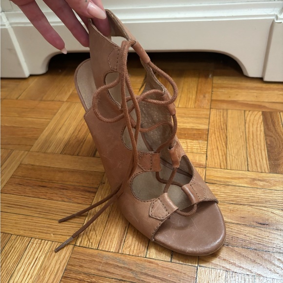 Also lace up heels in size 9 - Picture 2 of 5